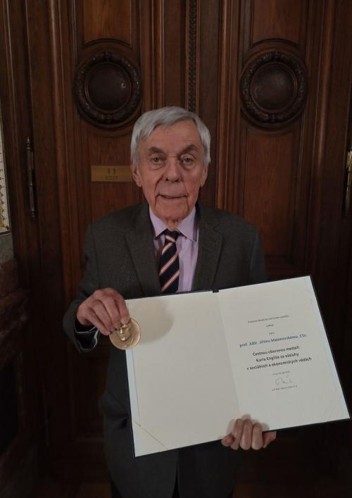 Medaile profesoru Malenovskému