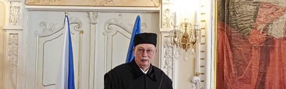 Profesor Eliáš převzal čestný doktorát Univerzity Palackého