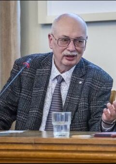 Karel Eliáš was awarded for his contribution to law at the Karlovy Vary Law Days